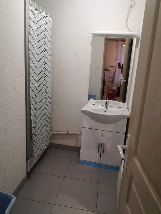 F1 1Er Etage 3 Personnes Apartment Aubenas Bagian luar foto